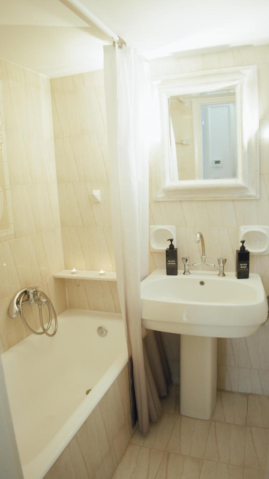 Acropolis 80m2 Friends&family Olivehome